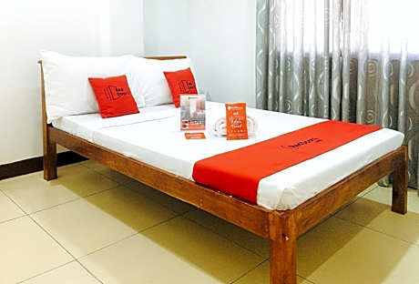RedDoorz @ El Cuarto SRP Talisay