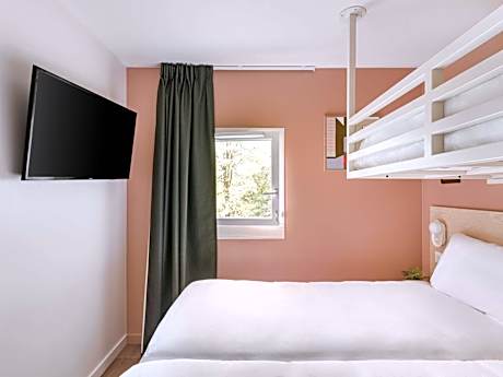 Pop Triple Room with Two Single and One Bunk Bed