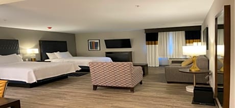 One-Bedroom Queen Suite with Two Queen Beds - Non-Smoking