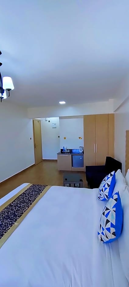 Hays Suites Hotel