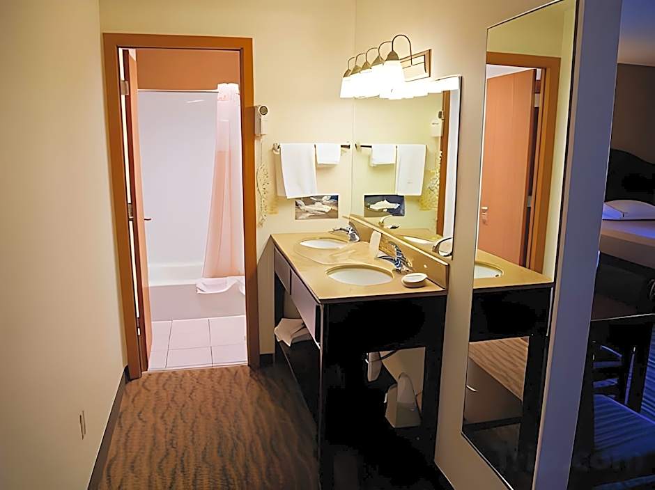 Americas Best Value Inn and Suites Atlantic