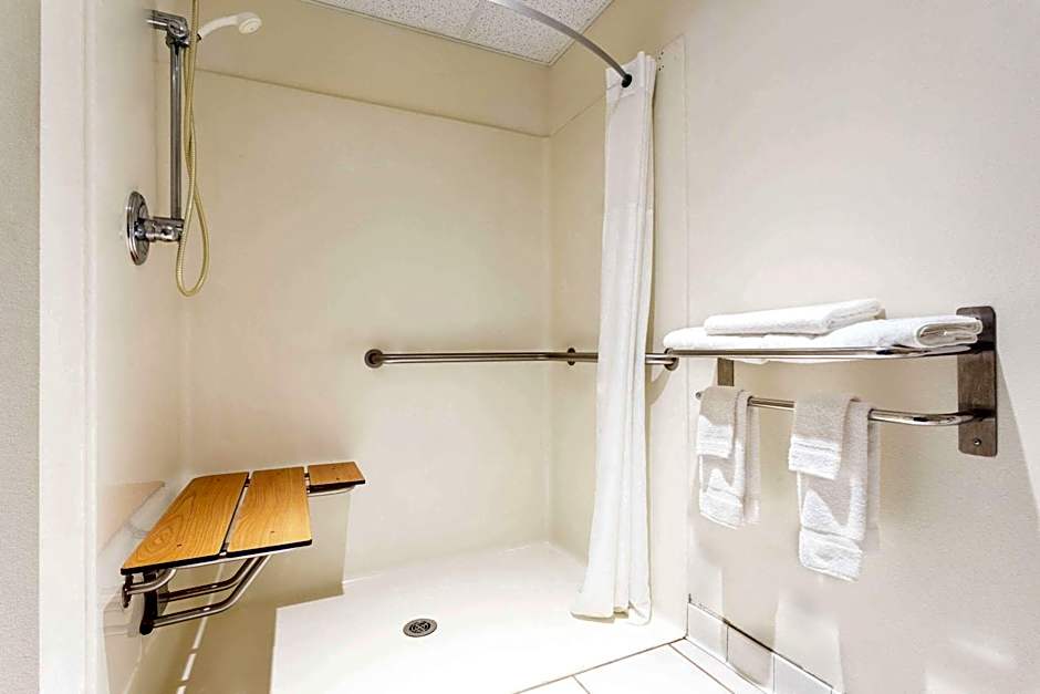 Super 8 by Wyndham Cresco IA