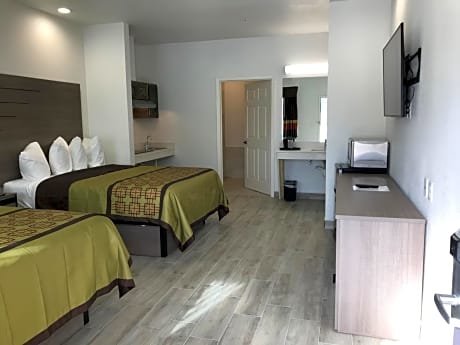 Queen Suite with Two Queen Beds and Roll-In Shower - Disability Access/Non-Smoking