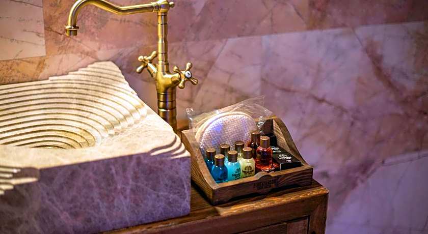 Foremanson Cave Hotel