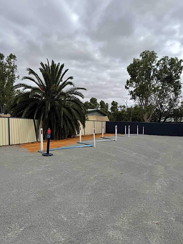 Red Emu Motel