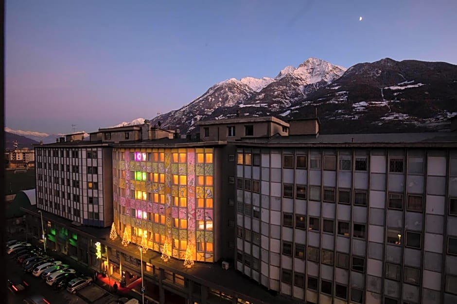 OMAMA Hotel