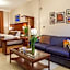 Comfort Hotel Suites