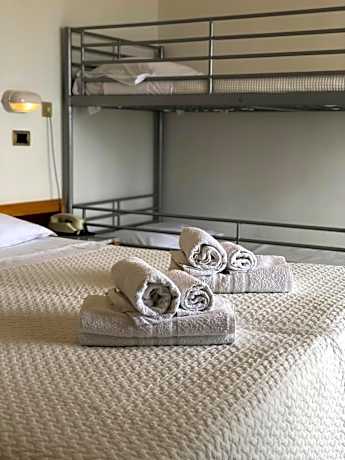 Quadruple Room with Lateral Sea View