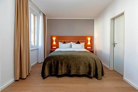 Superior Family Room with Mountain View