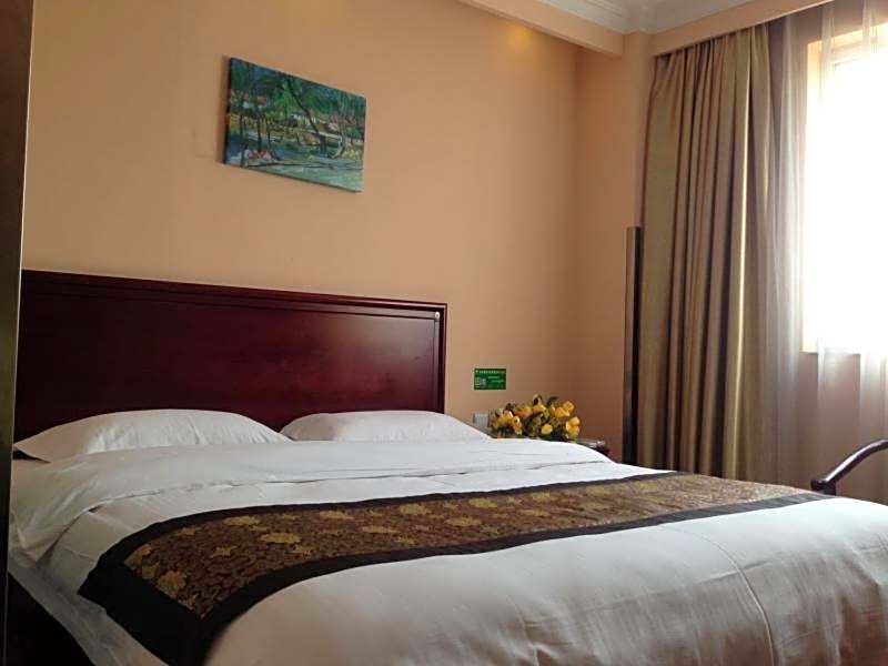 GreenTree Inn Jiangsu ZhenJiang Jurong New Bus Station Express Hotel