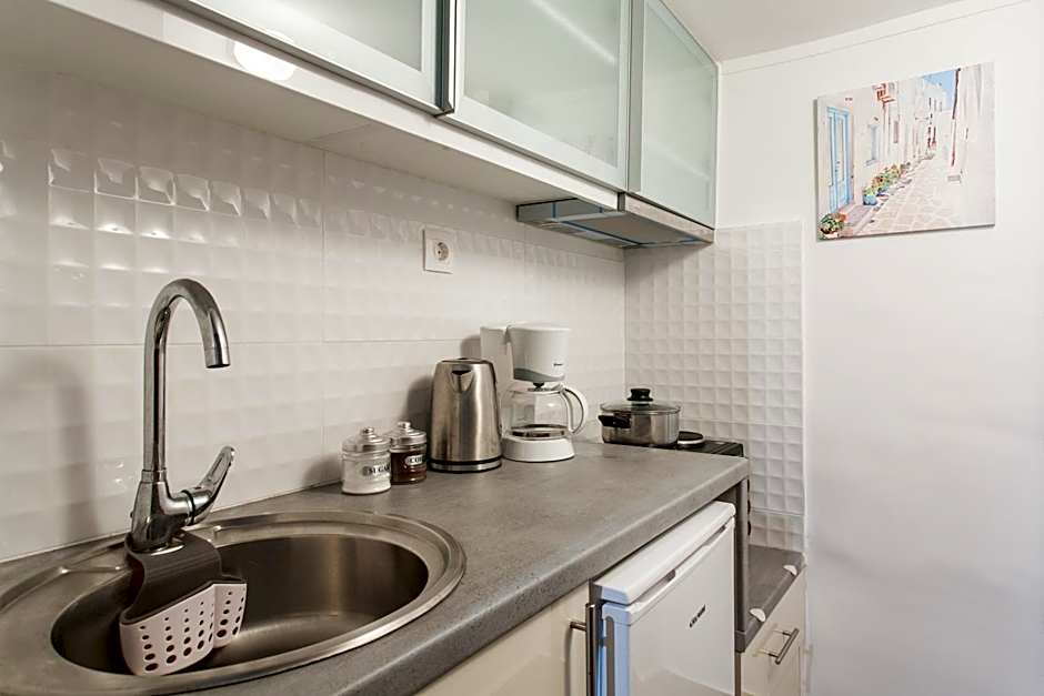 Nicholas Point Apartments and Rooms