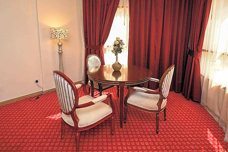 Red Castle Hotel
