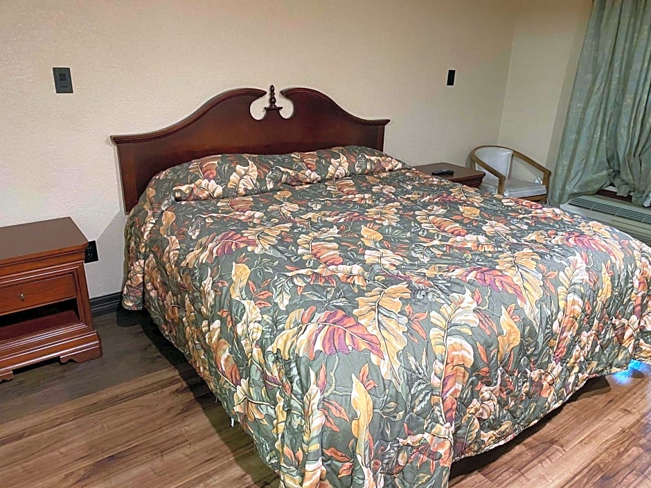 OYO Pinewood Inn & Suites Silsbee