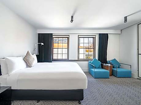 Peppers Queen Room with Bath Tub