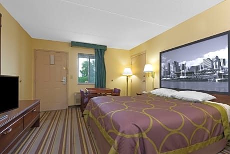 1 Queen Bed Non-Smoking