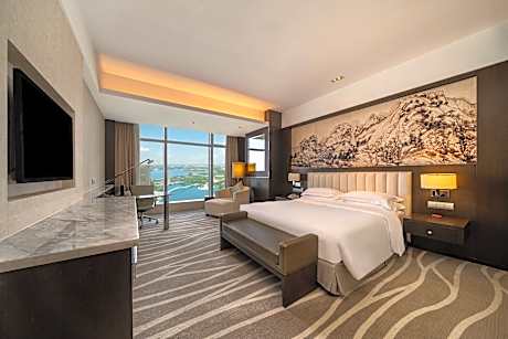 1 King Standard Lake View Lounge Access