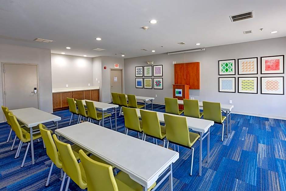 Holiday Inn Express & Suites Shelbyville Indianapolis by IHG