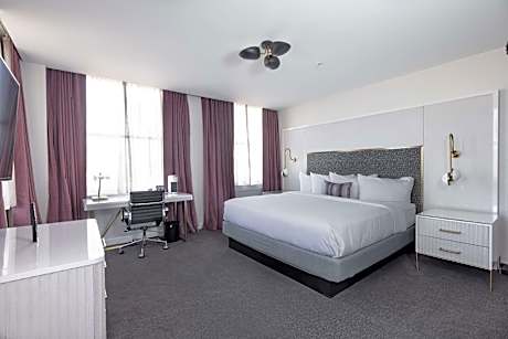 1 King Bed Cityview Deluxe Room