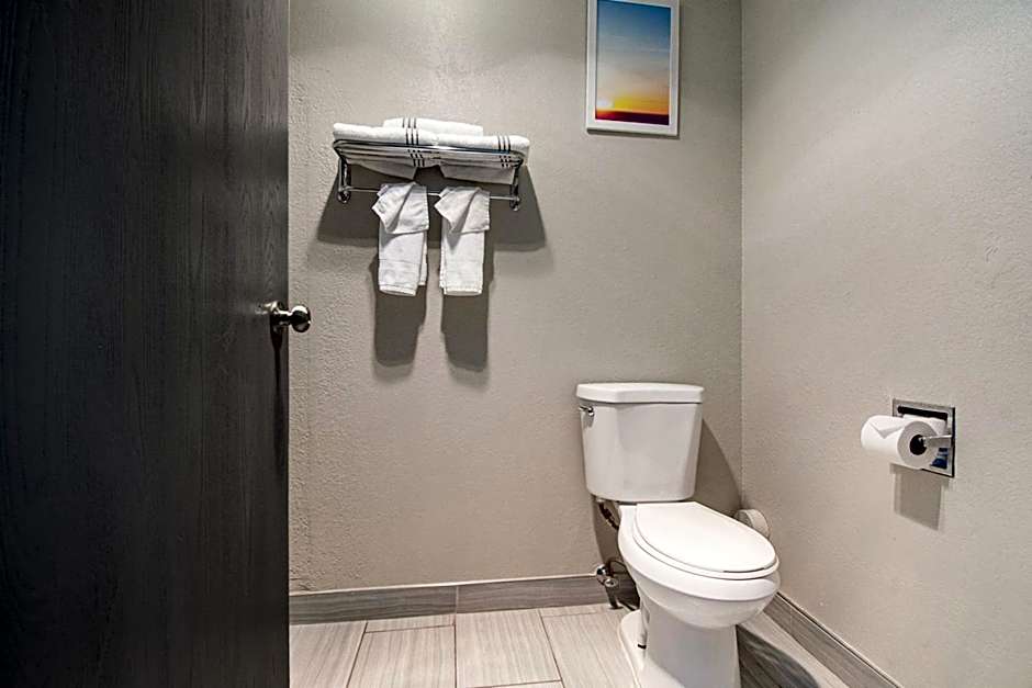 Days Inn & Suites by Wyndham Mt Pleasant