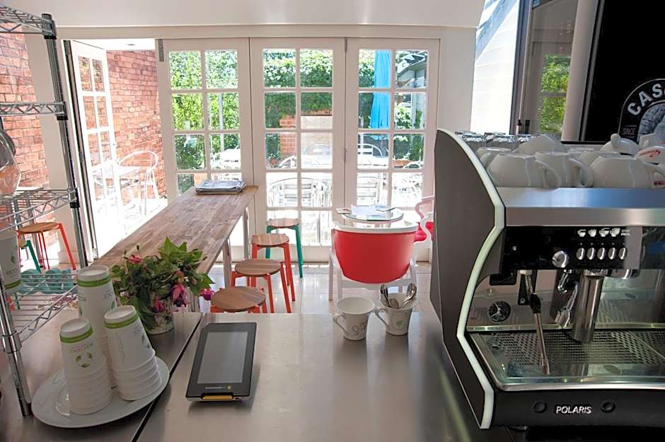 Lowena Cafe and Accommodation