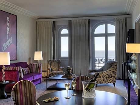 Coquatrix King Room with Sofa Bed and Sea View