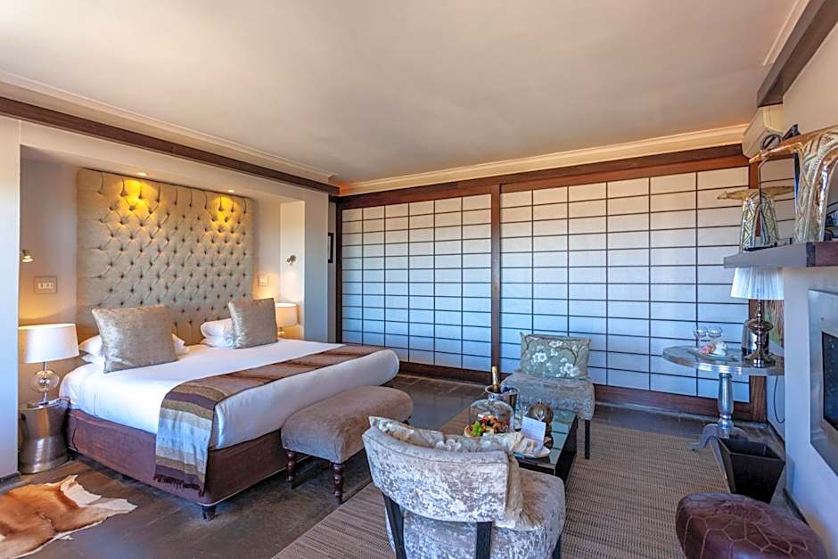 Inverdoorn Game Reserve Lodge