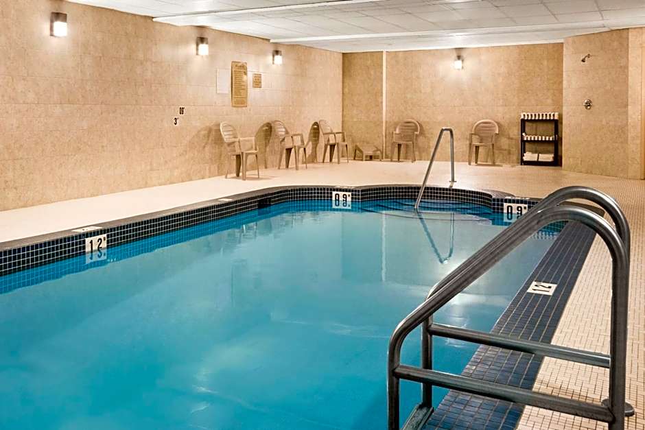 Days Inn & Suites by Wyndham Cochrane