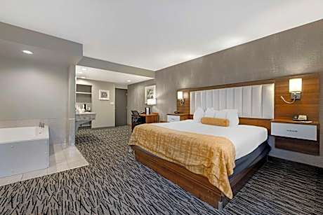 King Suite with Spa Bath - Non-Smoking