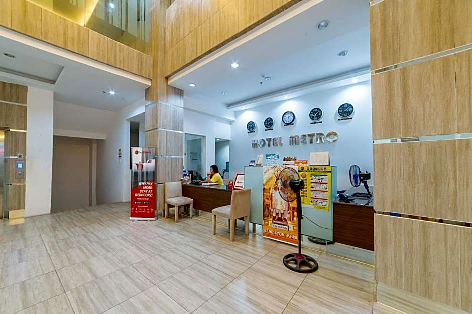 RedDoorz Plus near Gaisano Mall Kalibo - Vaccinated Staff