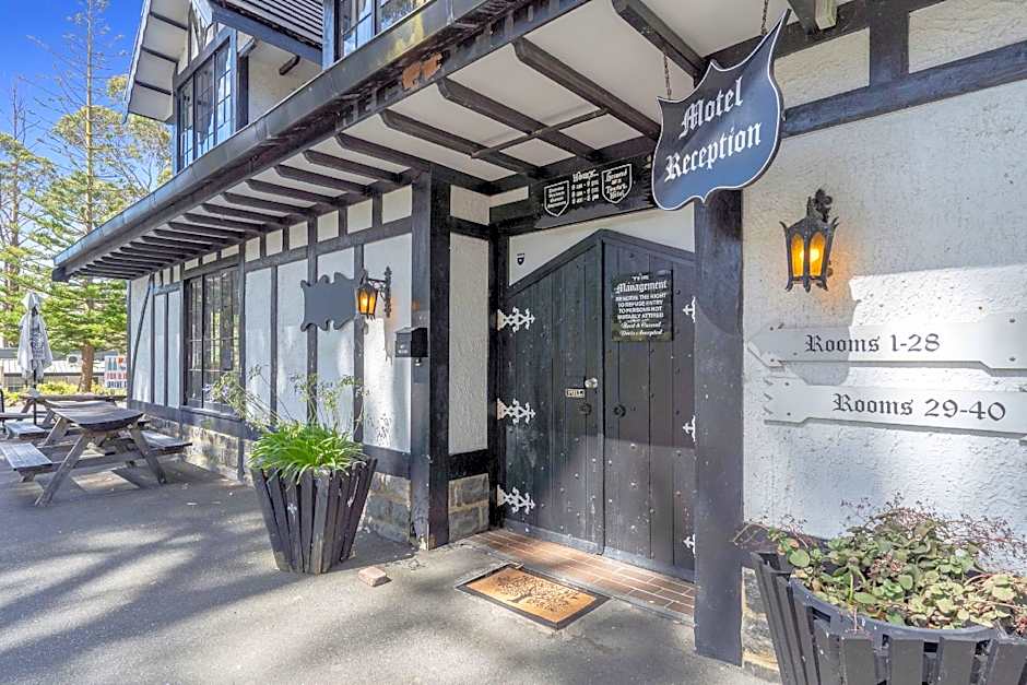 The Fox and Hounds Historic Hotel