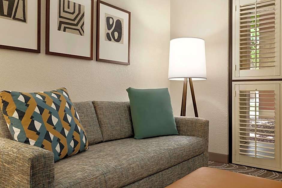 Embassy Suites By Hilton Hotel Phoenix-Tempe