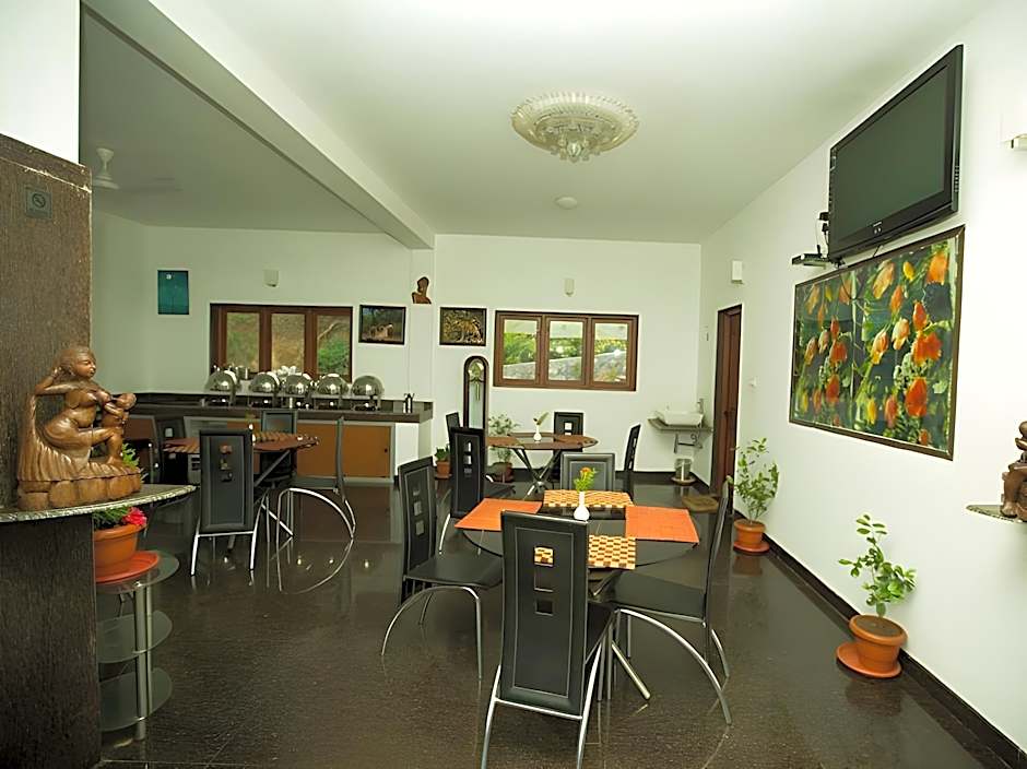 Mount 'n' Mist Hotel