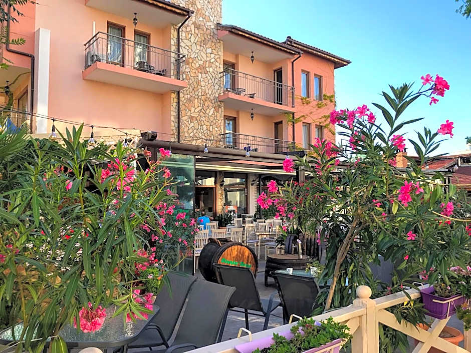 Oleander House and Tennis Club