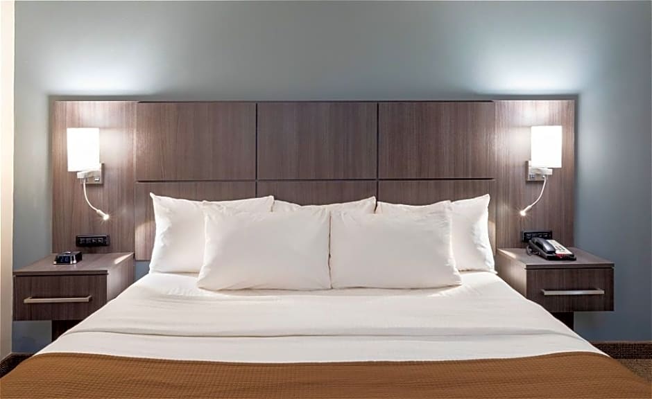 Paynesville Inn & Suites