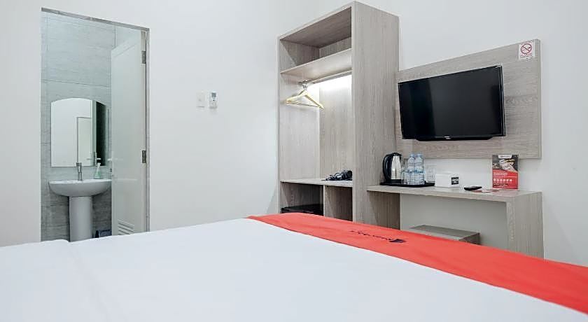 RedDoorz Plus @ Jalan Juanda Medan