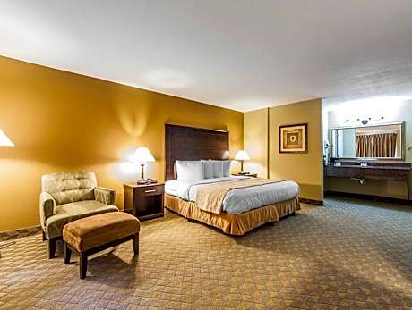 1 King Bed, Nonsmoking