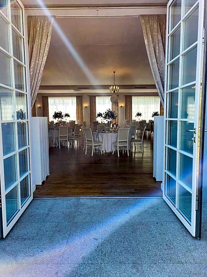 Pałac w Orli - pokoje, restauracja