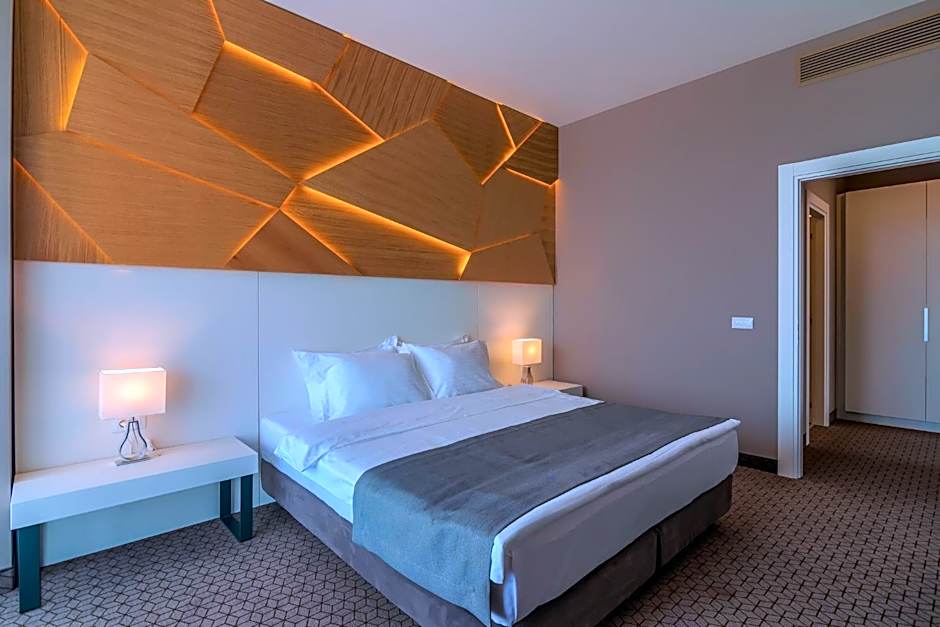 Nyota Hotel & Conference Center