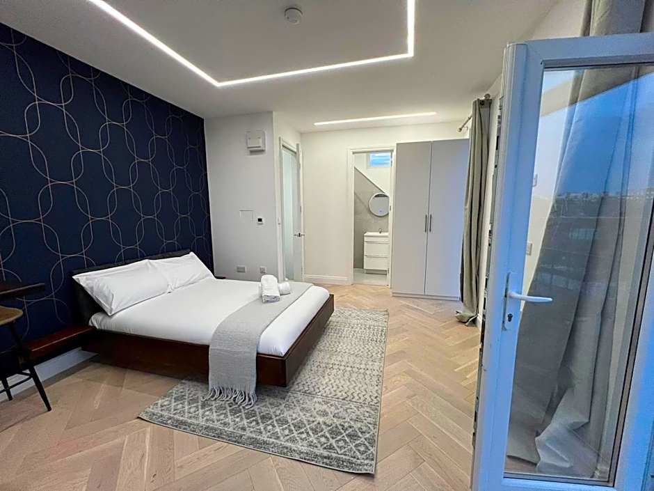 London Studios and Suites