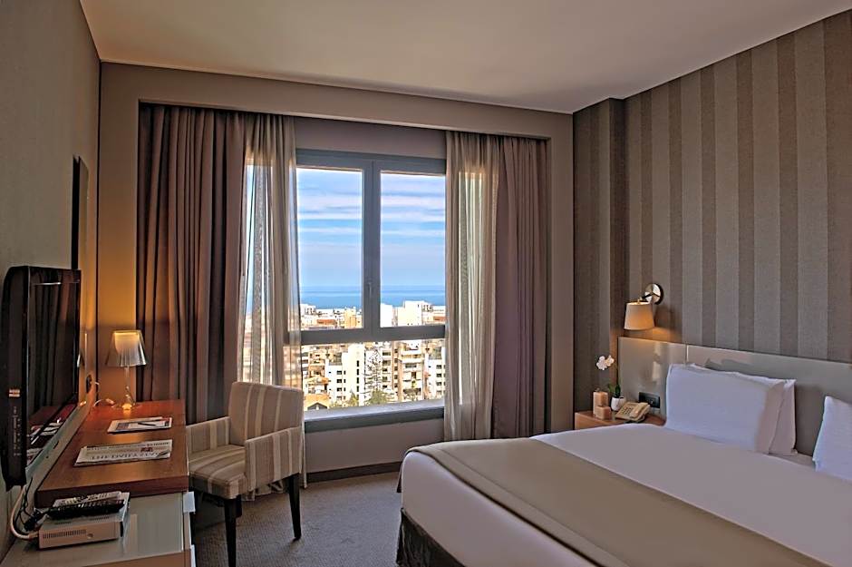 Foto 1 daripada 4 — Superior Business Suite