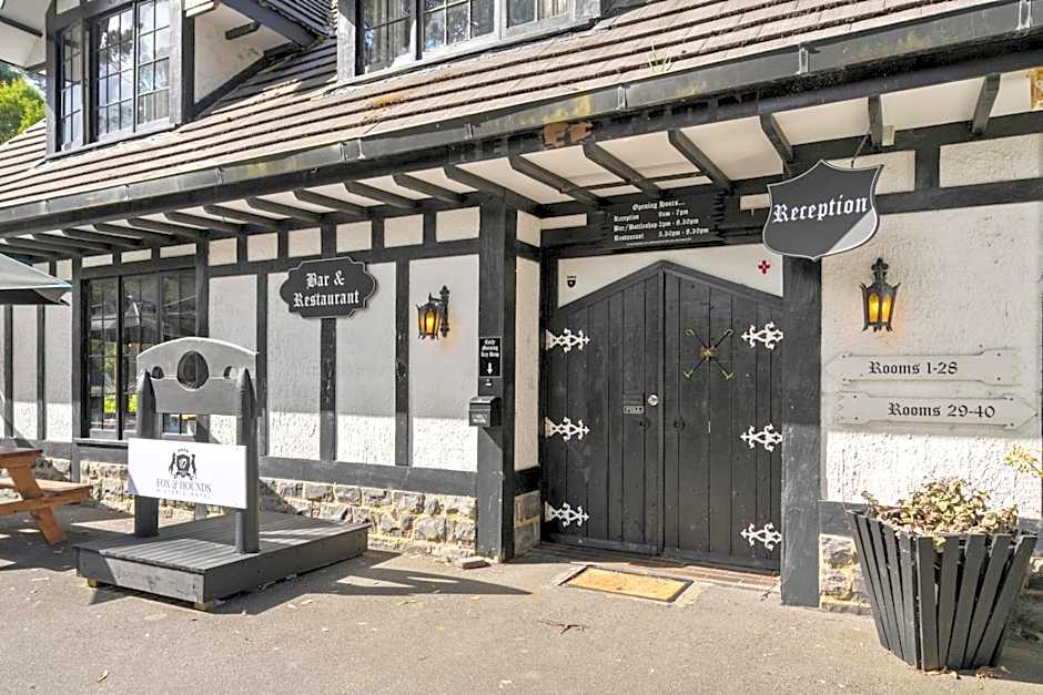 The Fox and Hounds Historic Hotel
