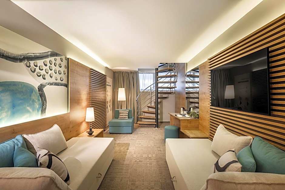 Photo 1 of 6 of Suite