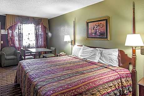 1 King Bed Nonsmoking