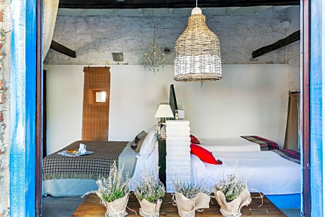 Family Room (2 Adults + 1 Child)