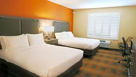 Double Room with Two Double Beds - Hearing Accessible/Non-Smoking
