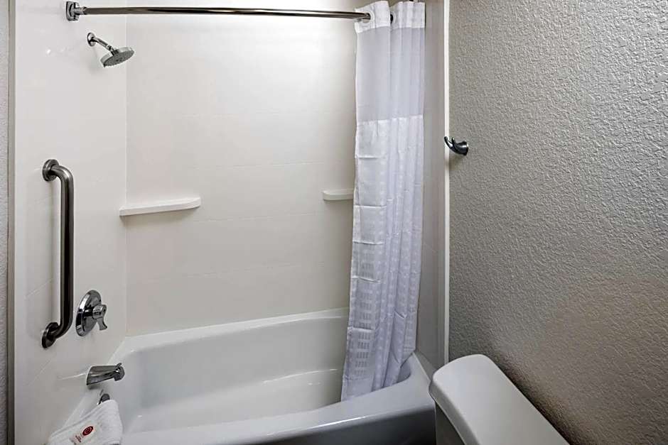 Comfort Suites Outlet Center