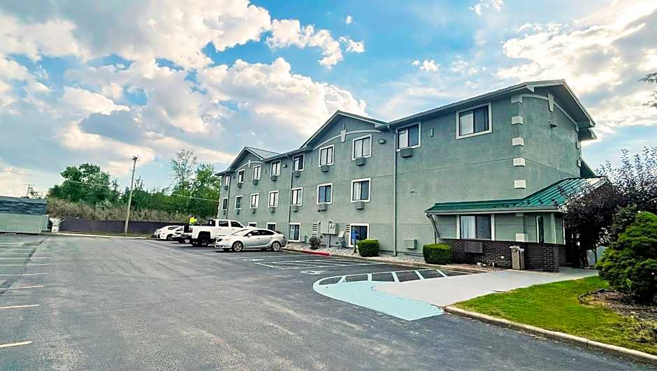 Photo 1 of 30 of Magnuson Hotel Fort Wayne North - Coliseum