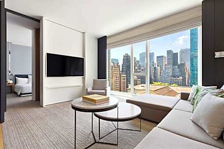 Suite with Street View