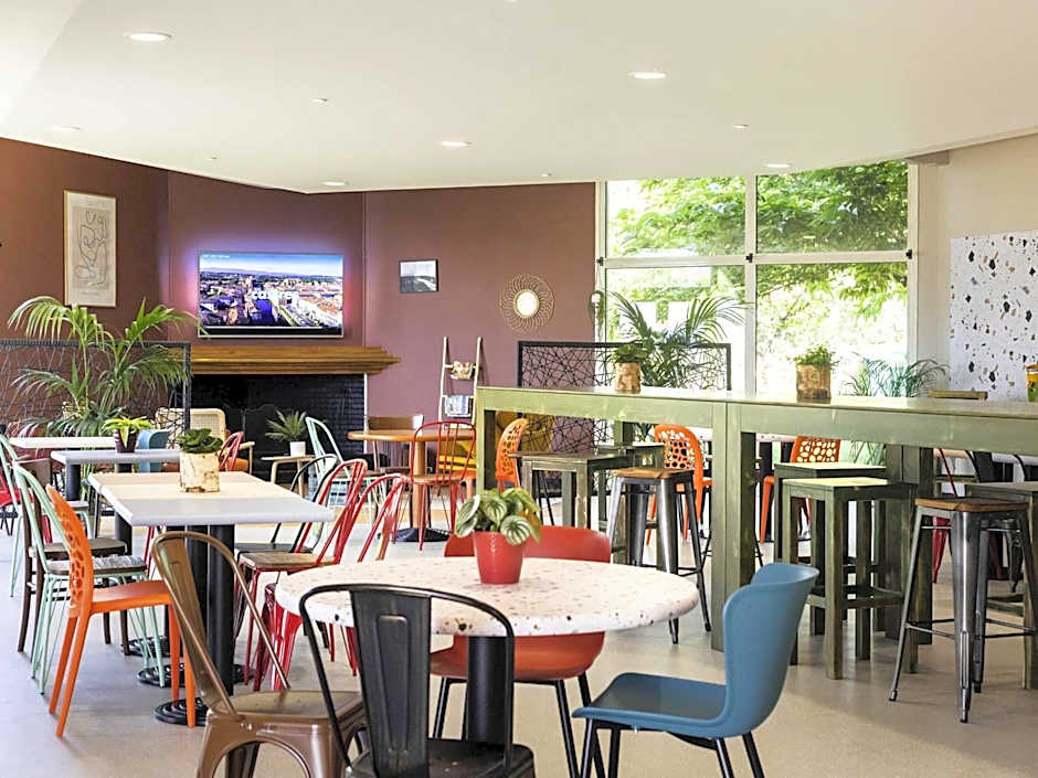 greet Hotel Castres Saix