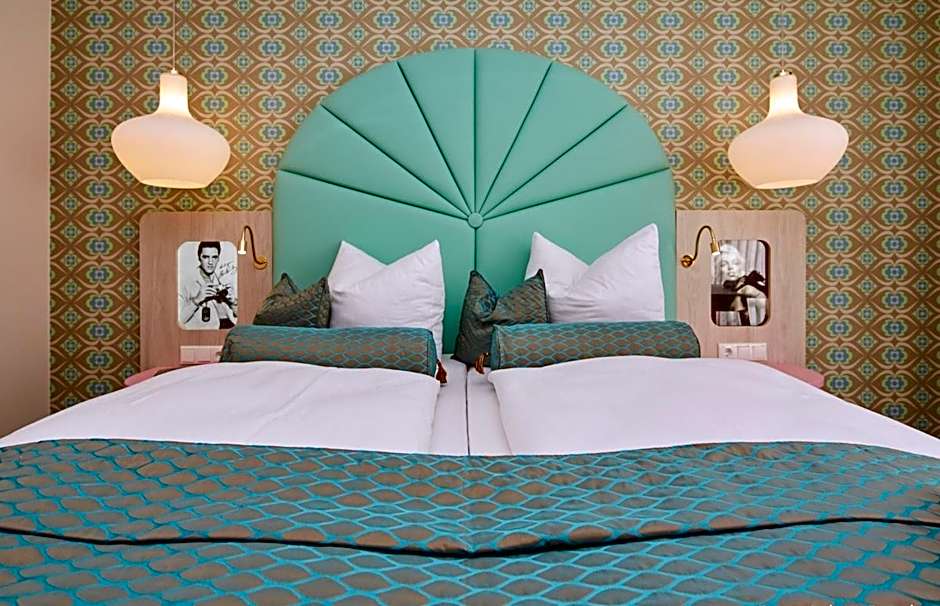 Bernstein Hotel "50`s Seaside Motel"